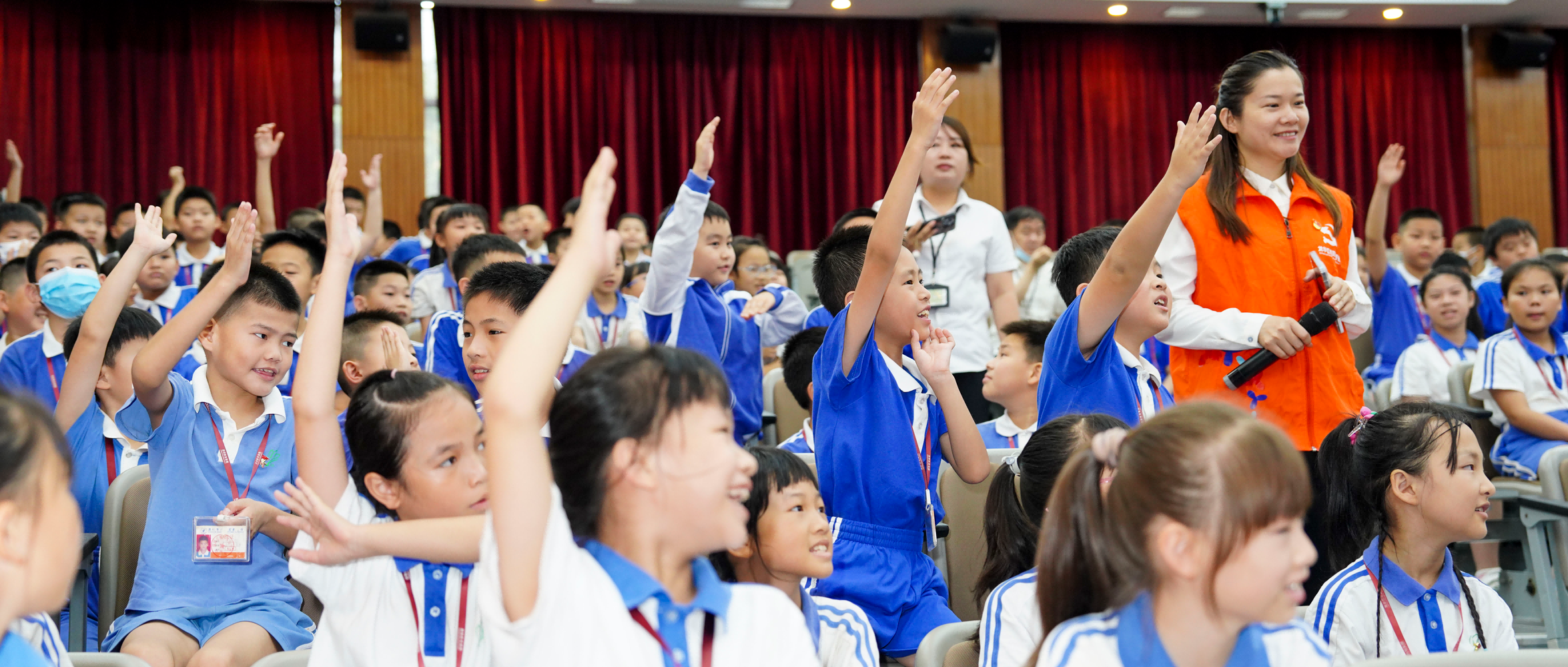 6t����ůͯ�Ĺ����˶������������߽�У԰